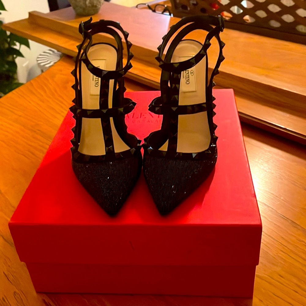 Valentino Garavani Black Suede and beaded Rock Stud Heels size 38